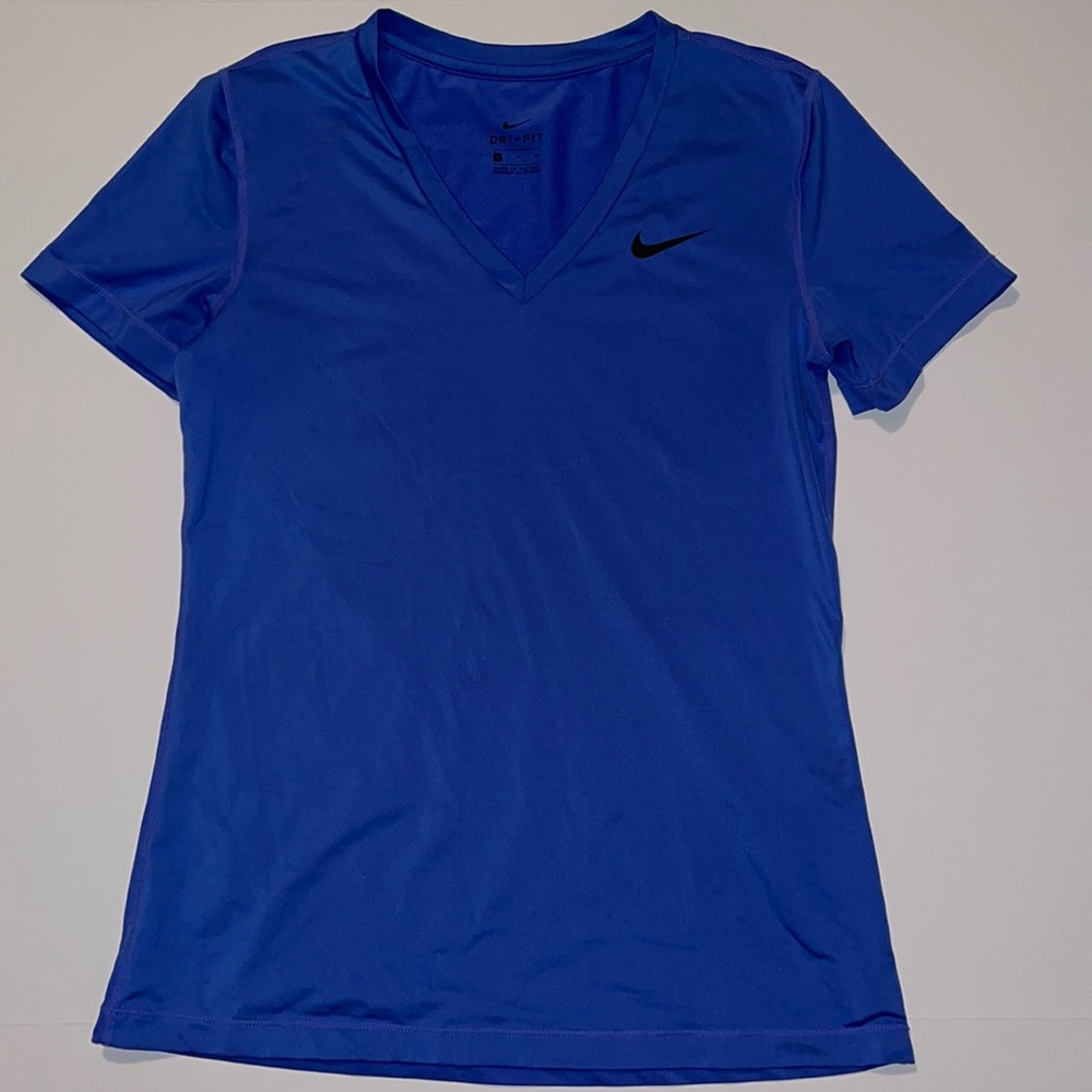 NWOT NIKE DRI FIT SHORT SLEEVE SHIRT